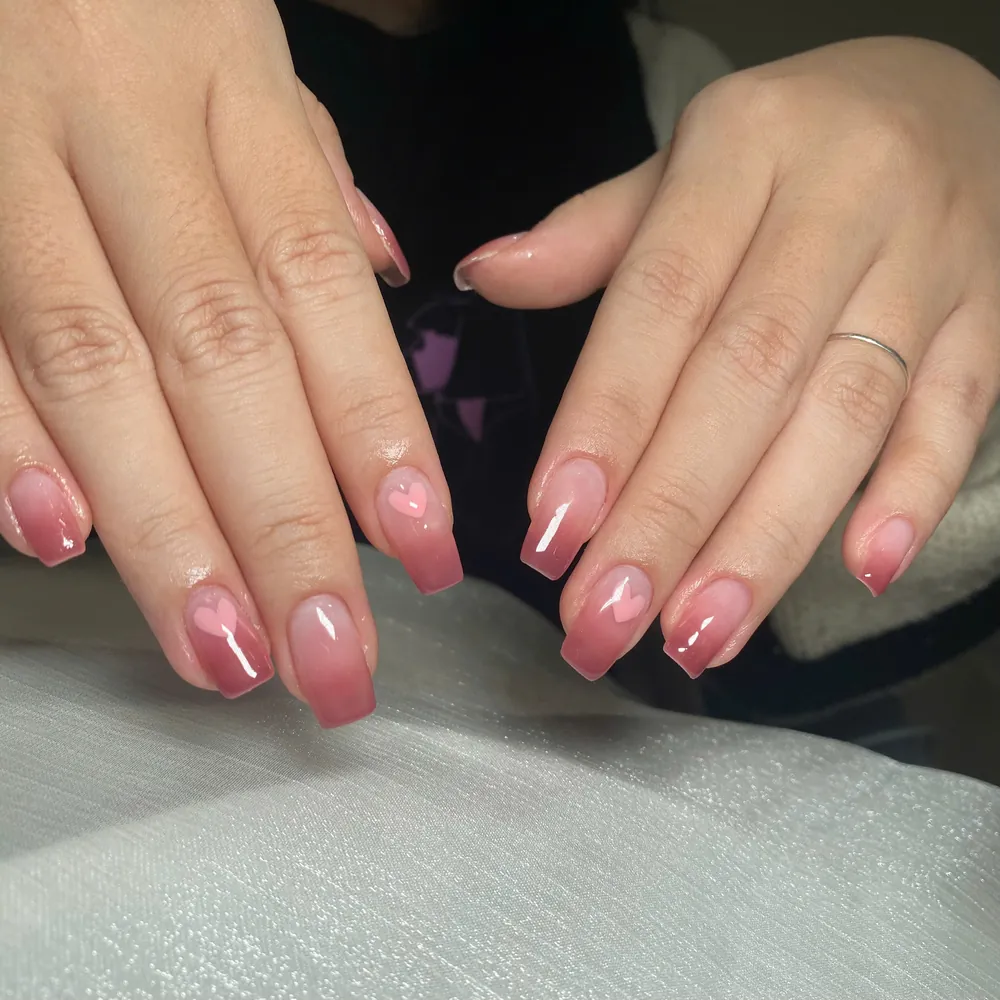 Nail sơn thạch hồng làm tại Huệ